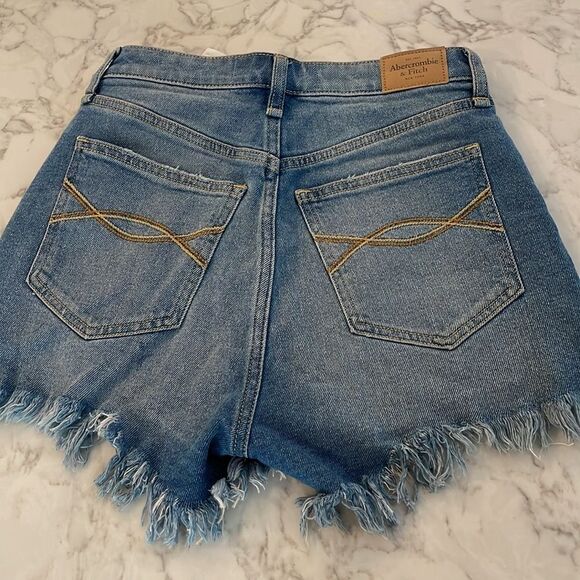 Curve love High Rise Shorts NWOT 24/00 button fly distressed - Picture 6 of 7